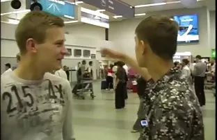 XXX पालक शिकवण्यासाठी आपल्या मुलांना कसे मुष्टीमैथुन