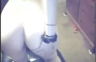 XXX एक चाकू ठेवले आणि एक स्त्री बलात्कार