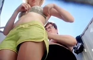 XXX दोन गुंड हल्ला एक स्त्री वूड्स मध्ये आणि बलात्कार