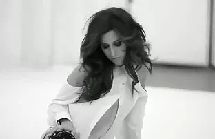 XXX स्त्री पुरुष समागम स्वयंपाकघर टेबल वर हाडकुळा मुलगी