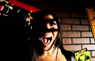 XXX वन्य आनंददायक गोष्टीची मेजवानी करून पूल