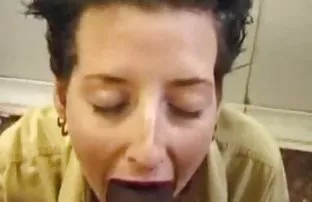 XXX युवा खेळाडूंना Masturbates खेळून टेनिस