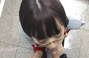 XXX अप बद्ध मुलगी आणि fucked गर्दी