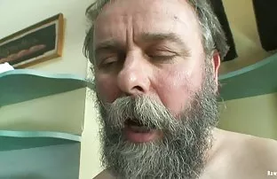 XXX मुलगा fucked हाडकुळा रशियन घराची सर्व व्यवस्था पाहणारी