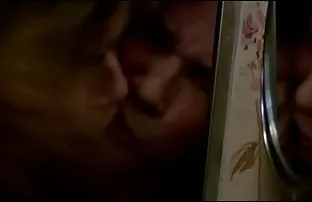 XXX उठावदार उरोज असलेली चिक ड्रॅग मुलगा घरात आणि भाग संभोग