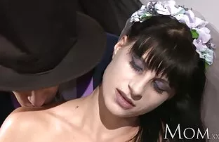 XXX Stepfather pounced तरुण stepdaughter