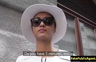 XXX ते पार फेरीत हॉटेलमध्ये काम करणारी महिला बार