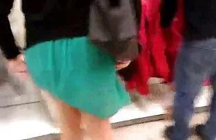 XXX कर्करोग Fucks लाल केस असलेल्या व्यक्ति सुंदर मुलगी