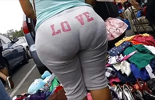 XXX आजोबा घड्याळे म्हणून दोन बलात्कार तिला